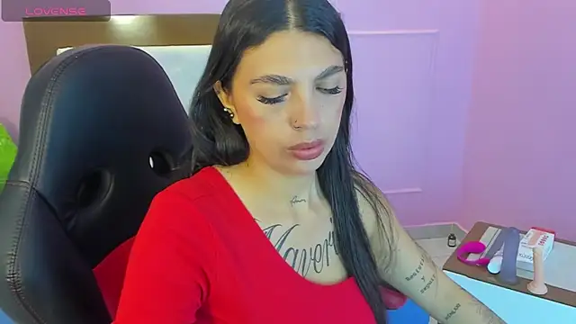 TATILARSON1 online show from November 8, 2025, 12:49 pm