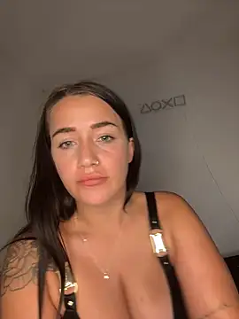 Snapshot of DarkVelvet chatting on October 26, 2025, 6:03 pm DarkVelvet online show from October 26, 2025, 6:03 pm