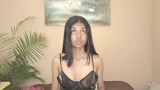 YuliethPetite online show from June 9, 2026, 8:20 pm