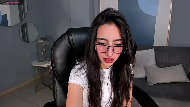 LarisaSmirnov online show from September 29, 2025, 1:11 am