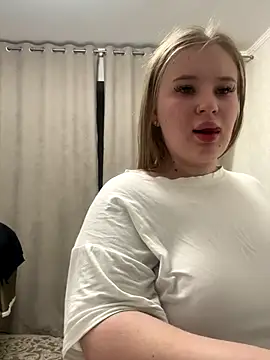 Snapshot of Amy_Sky_ chatting on October 17, 2025, 5:37 pm Amy Sky online show from October 17, 2025, 5:37 pm