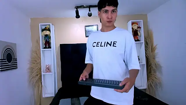 Jhojan twink online show from October 26, 2025, 5:02 am