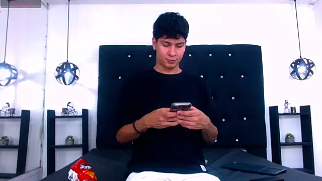 Jhojan twink online show from November 18, 2025, 4:17 am