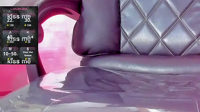 AliceStevens  online show from November 13, 2025, 3:00 pm