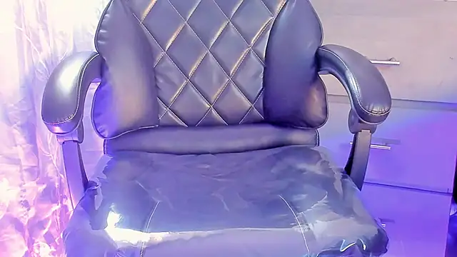 AliceStevens  online show from November 28, 2025, 1:58 pm