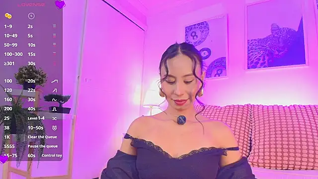 Valen ross  online show from February 4, 2026, 9:53 pm