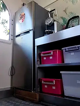 emiliemilf online show from March 11, 2026, 9:10 pm