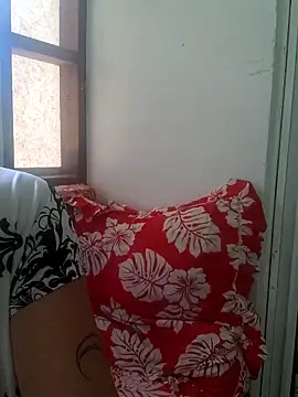 emiliemilf online show from April 13, 2026, 8:14 pm