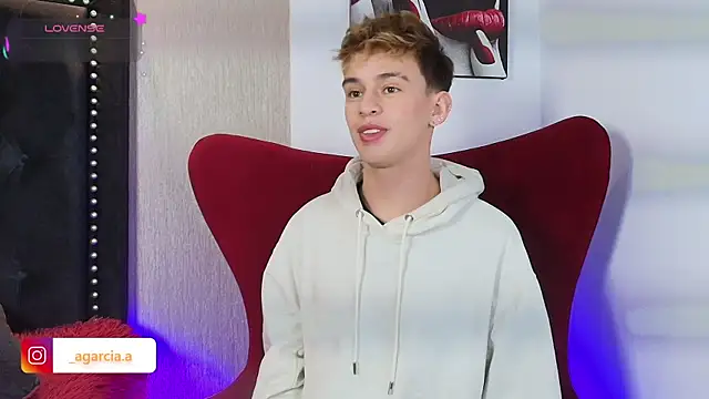 LiamWildx20 online show from December 22, 2025, 7:27 am