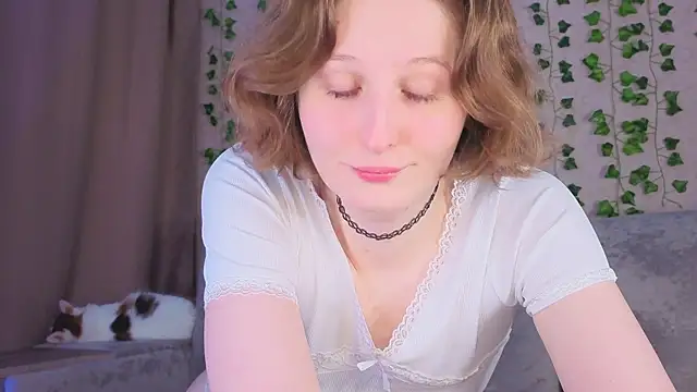 c0ralynx online show from April 16, 2026, 8:42 pm