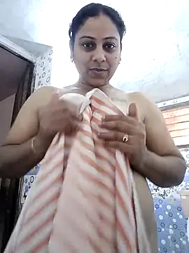 Snapshot of JENNIFERtamil chatting on April 1, 2026, 8:15 am JENNIFERtamil online show from April 1, 2026, 8:15 am