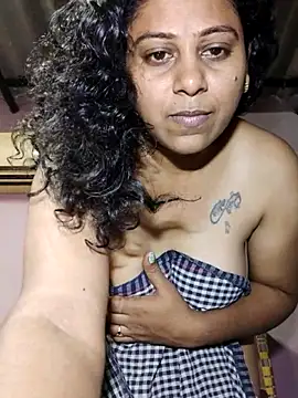 Snapshot of JENNIFERtamil chatting on April 10, 2026, 8:19 am JENNIFERtamil online show from April 10, 2026, 8:19 am