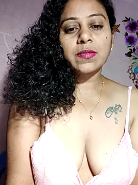 Snapshot of JENNIFERtamil chatting on April 12, 2026, 7:52 pm JENNIFERtamil online show from April 12, 2026, 7:52 pm