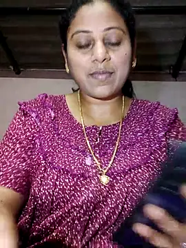 Snapshot of JENNIFERtamil chatting on April 24, 2026, 7:33 am JENNIFERtamil online show from April 24, 2026, 7:33 am