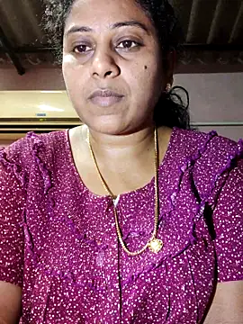 Snapshot of JENNIFERtamil chatting on May 14, 2026, 7:37 am JENNIFERtamil online show from May 14, 2026, 7:37 am