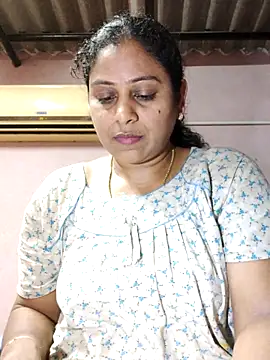 Snapshot of JENNIFERtamil chatting on May 15, 2026, 7:48 am JENNIFERtamil online show from May 15, 2026, 7:48 am