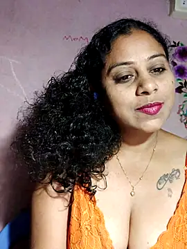 Snapshot of JENNIFERtamil chatting on May 16, 2026, 6:39 pm JENNIFERtamil online show from May 16, 2026, 6:39 pm