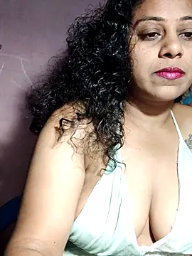 Snapshot of JENNIFERtamil chatting on May 17, 2026, 6:26 pm JENNIFERtamil online show from May 17, 2026, 6:26 pm