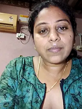 Snapshot of JENNIFERtamil chatting on May 18, 2026, 7:58 am JENNIFERtamil online show from May 18, 2026, 7:58 am
