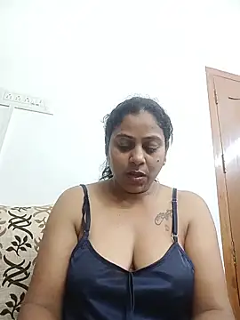 Snapshot of JENNIFERtamil chatting on June 12, 2026, 6:18 pm JENNIFERtamil online show from June 12, 2026, 6:18 pm