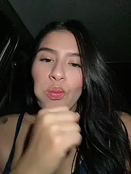 Snapshot of andrea_gomes_ chatting on May 4, 2026, 12:06 am andrea gomes online show from May 4, 2026, 12:06 am