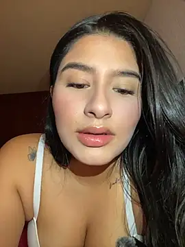 Snapshot of andrea_gomes_ chatting on May 17, 2026, 6:22 am andrea gomes online show from May 17, 2026, 6:22 am