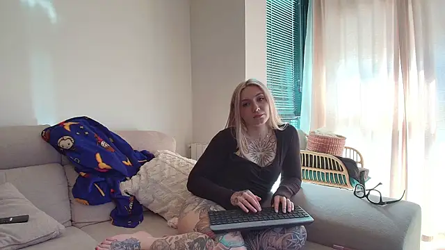 tattoobbgirl online show from June 6, 2026, 3:17 pm