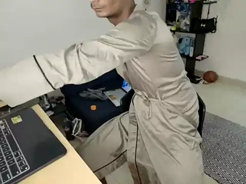 Snapshot of DarkFantAssy69 chatting on November 12, 2025, 2:45 am DarkFantAssy69 online show from November 12, 2025, 2:45 am