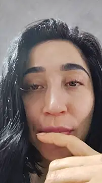 Elowyn online show from April 26, 2026, 5:32 pm