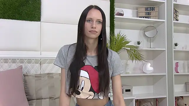 TaraHarris online show from November 7, 2025, 12:27 pm