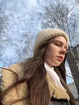 MilaBee online show from March 19, 2025, 10:22 am