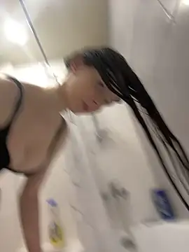 MilaBee online show from March 21, 2025, 3:57 pm