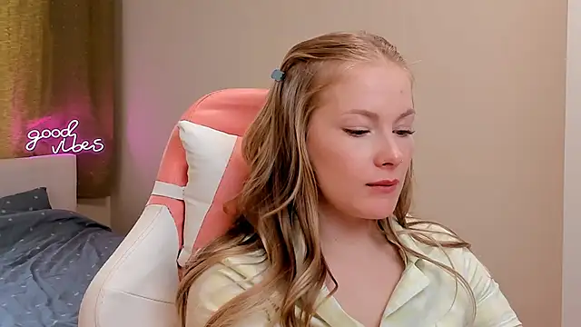 Snapshot of -awari- chatting on March 21, 2025, 11:22 am -awari- online show from March 21, 2025, 11:22 am