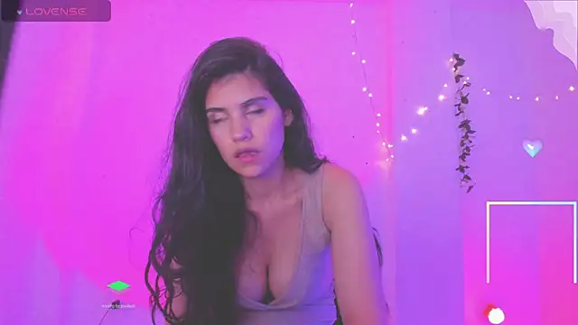Gia Blair online show from May 13, 2026, 7:33 pm