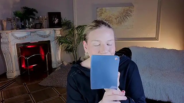 Jes Solar online show from November 14, 2025, 9:57 pm