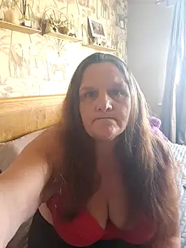 Snapshot of MissQueenBeex chatting on September 28, 2025, 3:39 pm MissQueenBeex online show from September 28, 2025, 3:39 pm