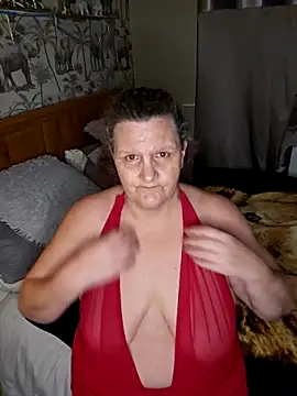 Snapshot of MissQueenBeex chatting on March 13, 2026, 7:09 pm MissQueenBeex online show from March 13, 2026, 7:09 pm