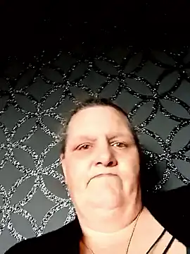 Snapshot of MissQueenBeex chatting on March 20, 2026, 11:59 am MissQueenBeex online show from March 20, 2026, 11:59 am