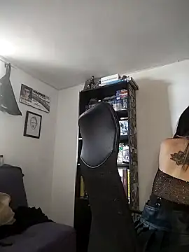 KARINNA  RAVEN online show from March 8, 2026, 8:01 pm