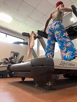 msvelvet20 online show from April 9, 2026, 8:03 pm