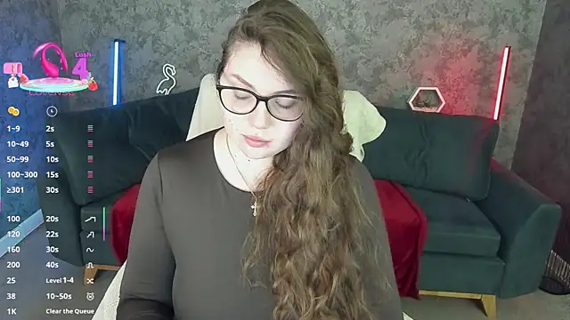 Snapshot of LuxSopphia chatting on April 20, 2026, 7:04 pm LuxSopphia online show from April 20, 2026, 7:04 pm