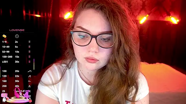 Snapshot of LuxSopphia chatting on May 9, 2026, 12:43 pm LuxSopphia online show from May 9, 2026, 12:43 pm