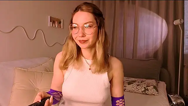 Lilo Sims online show from October 15, 2025, 2:22 am