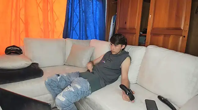 laurent 01 online show from March 22, 2025, 3:20 pm