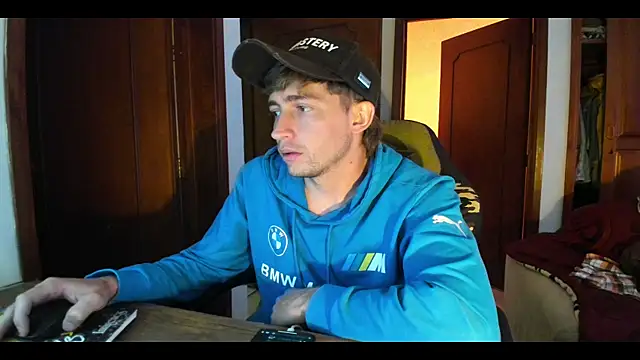 laurent 01 online show from September 25, 2025, 2:10 pm