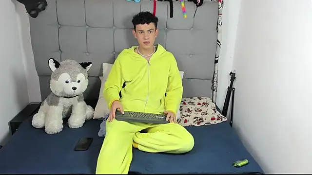 jeims hotboy online show from October 12, 2025, 8:02 am