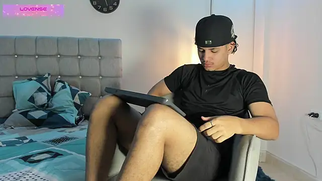 samxx muscle online show from September 17, 2025, 1:24 pm