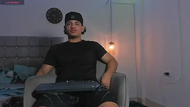 samxx muscle online show from November 24, 2025, 1:22 pm