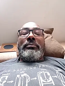 Snapshot of Bigmaumau54 chatting on December 20, 2025, 2:57 pm Bigmaumau54 online show from December 20, 2025, 2:57 pm