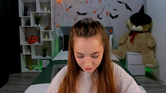 MelanieAlves online show from October 22, 2025, 12:27 pm